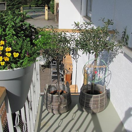#1Gemuetliches Ruhiges Sonniges Balkonzimmer Mit Gemeinschaftsbad W-Lan Airport Nah Late Night Check In Haus Nr 9,5 Trunkelsberg Kültér fotó